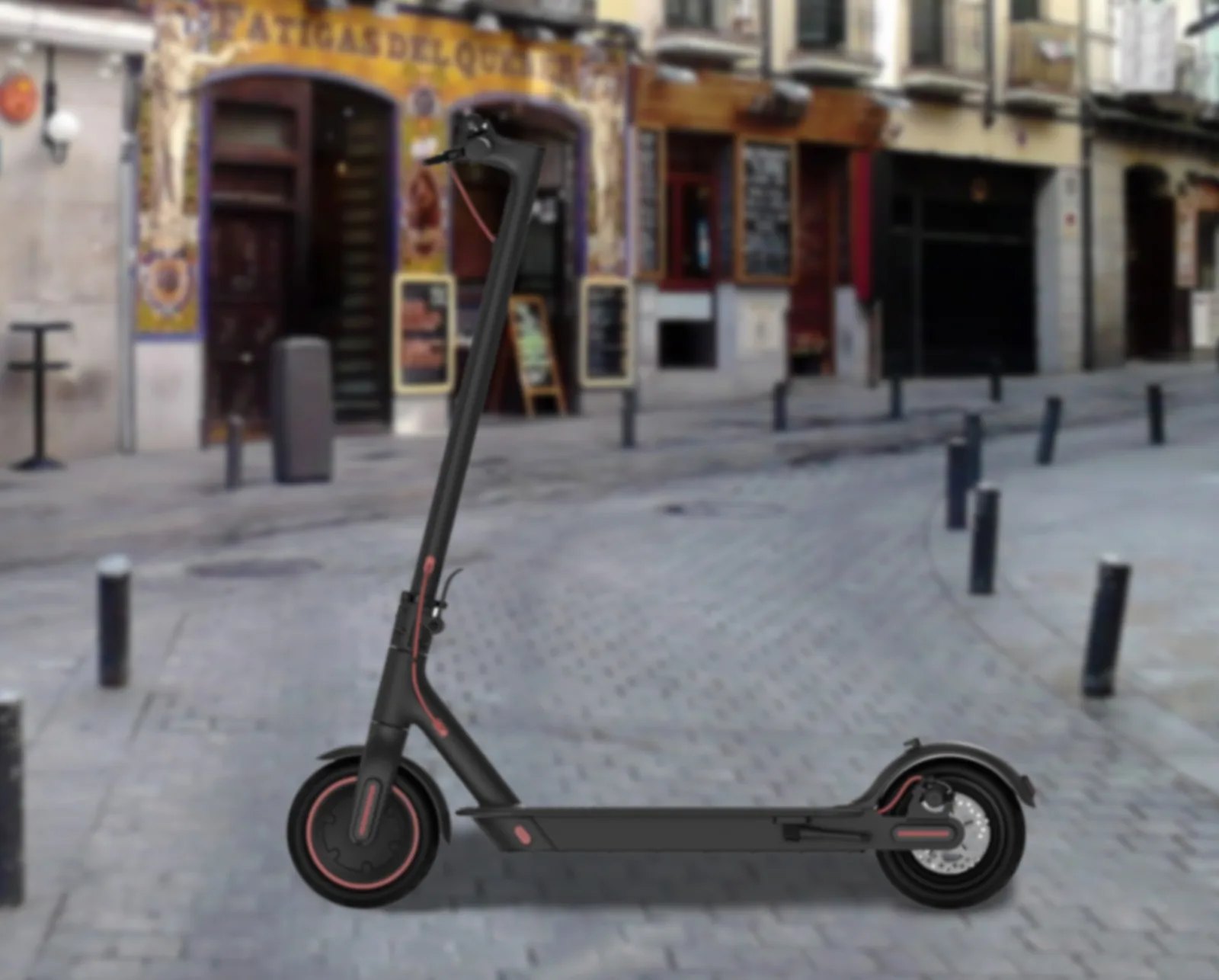 Elsparkcykel på en lugn gata