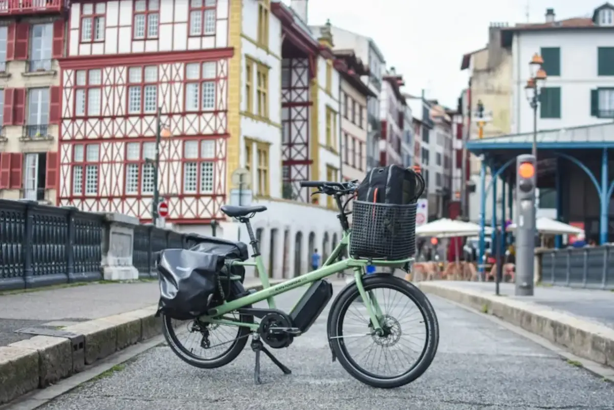 Lådcykel regler 2026: körkort, hjälm och hastighet